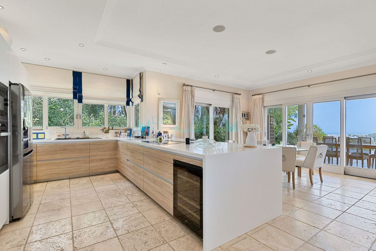 Villa for sale in La Quinta, Benahavis