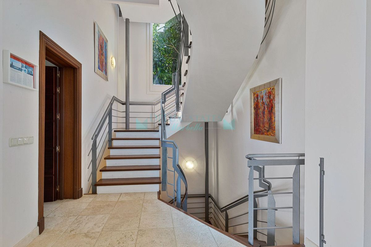 Villa for sale in La Quinta, Benahavis