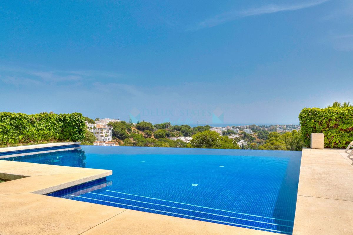 Villa for sale in La Quinta, Benahavis