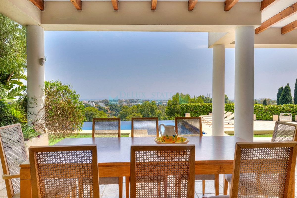 Villa for sale in La Quinta, Benahavis