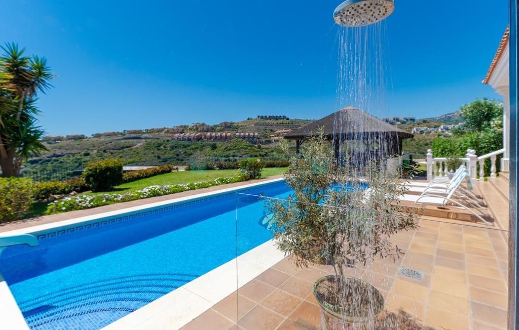 Villa for rent in Benahavis