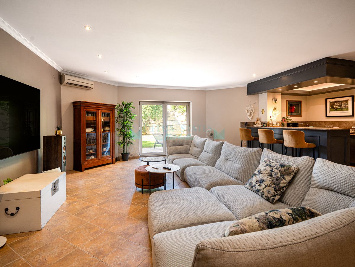 Villa for rent in Benahavis