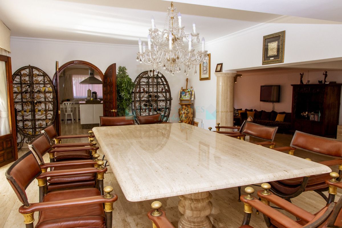 Villa en venta en Estepona