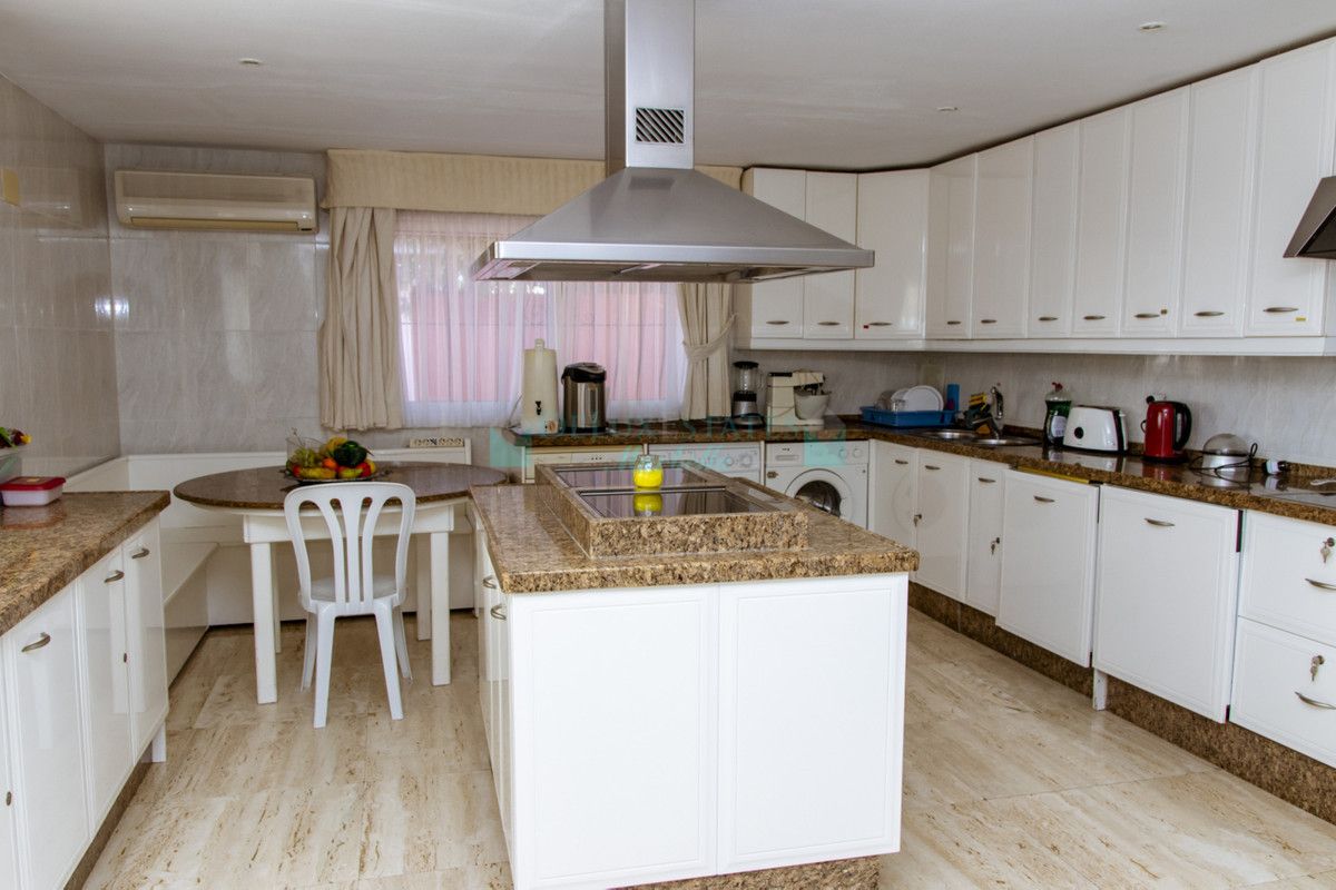 Villa en venta en Estepona