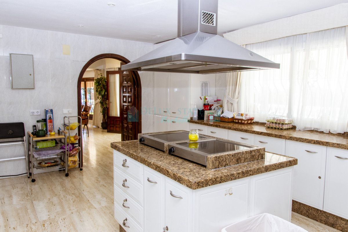 Villa en venta en Estepona