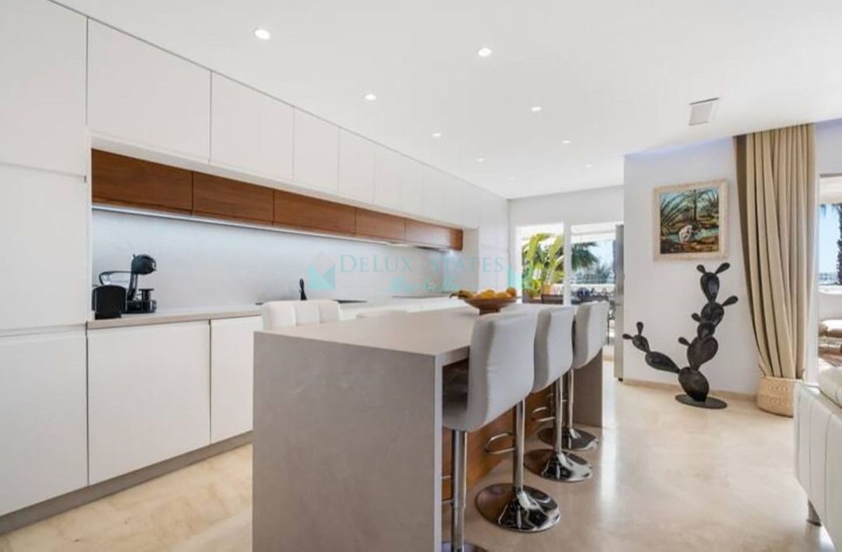 Penthouse for sale in Estepona