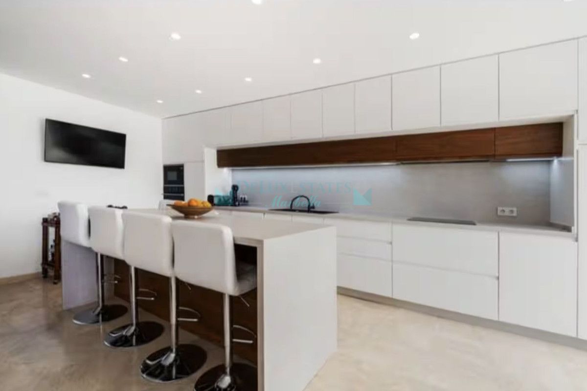 Penthouse for sale in Estepona