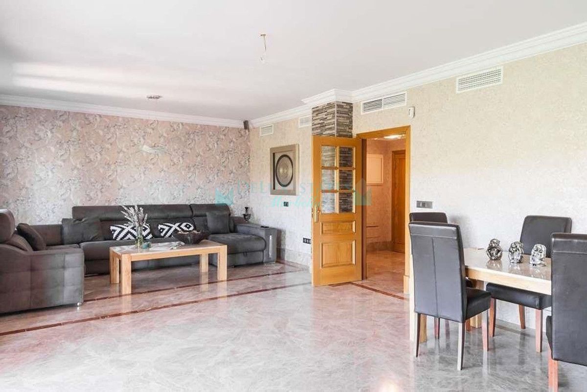 Town House for sale in Santa Clara, Marbella East