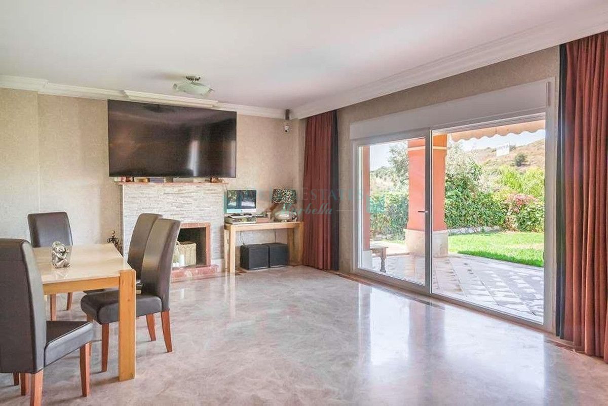 Town House for sale in Santa Clara, Marbella East