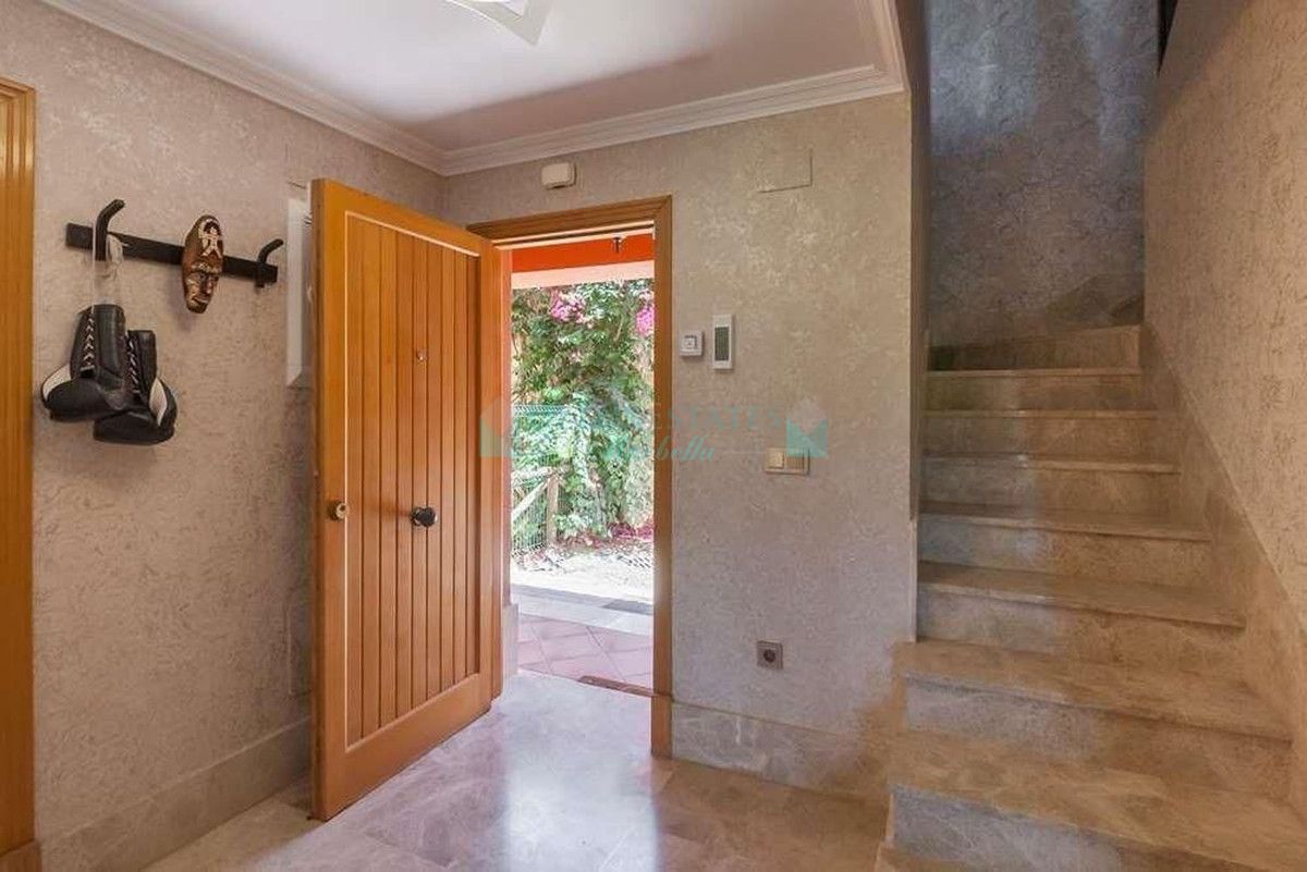 Town House for sale in Santa Clara, Marbella East