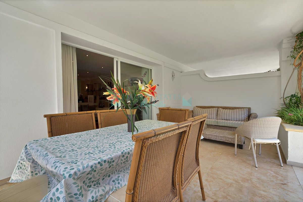 Ground Floor Apartment for sale in New Golden Mile, Estepona
