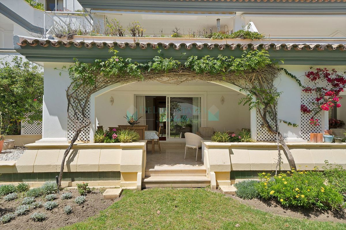 Ground Floor Apartment for sale in New Golden Mile, Estepona