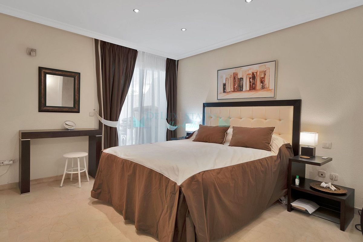 Ground Floor Apartment for sale in New Golden Mile, Estepona