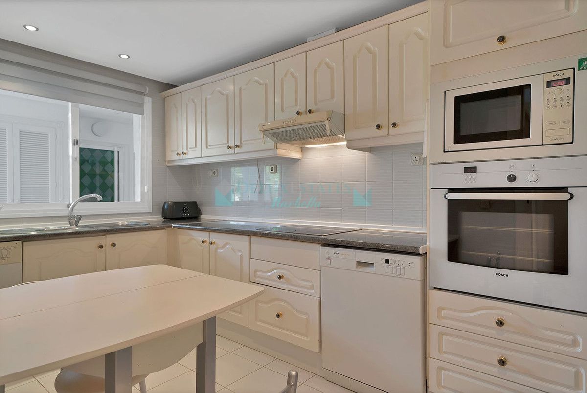 Ground Floor Apartment for sale in New Golden Mile, Estepona