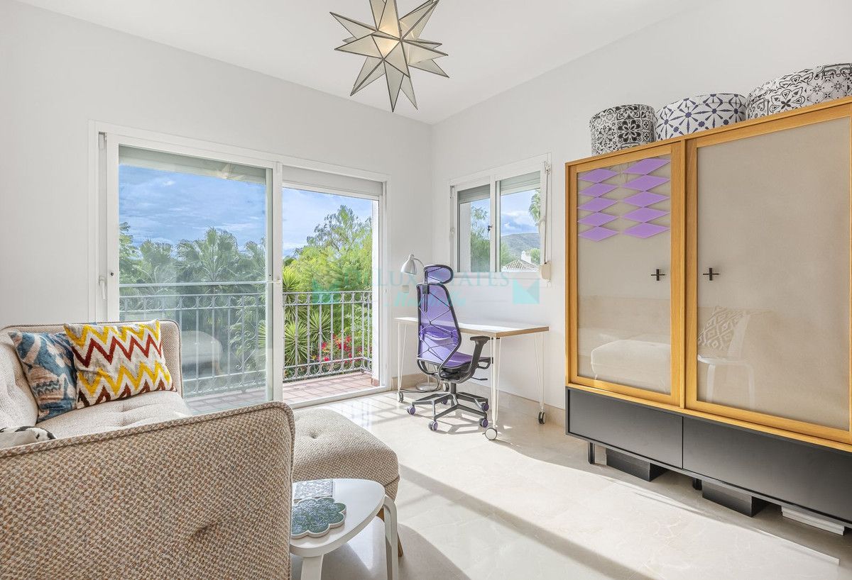 Town House for sale in Istan