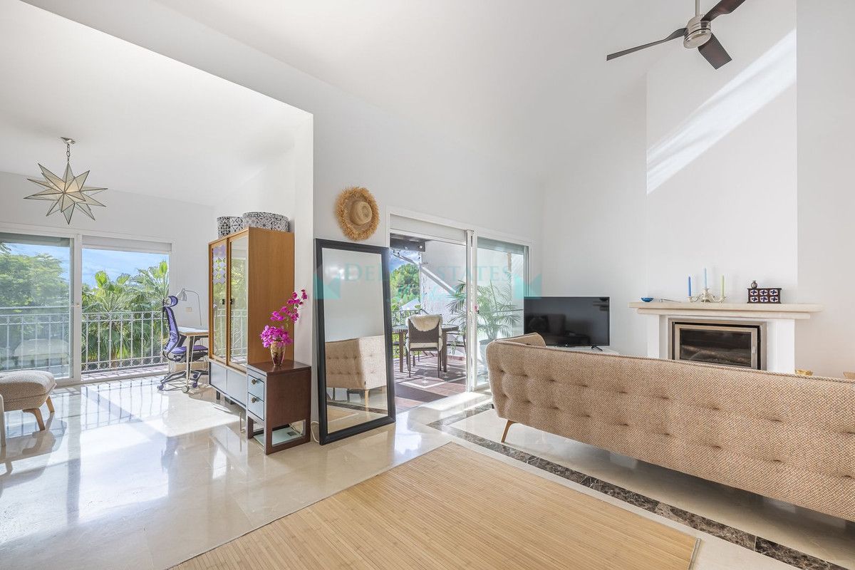 Town House for sale in Istan