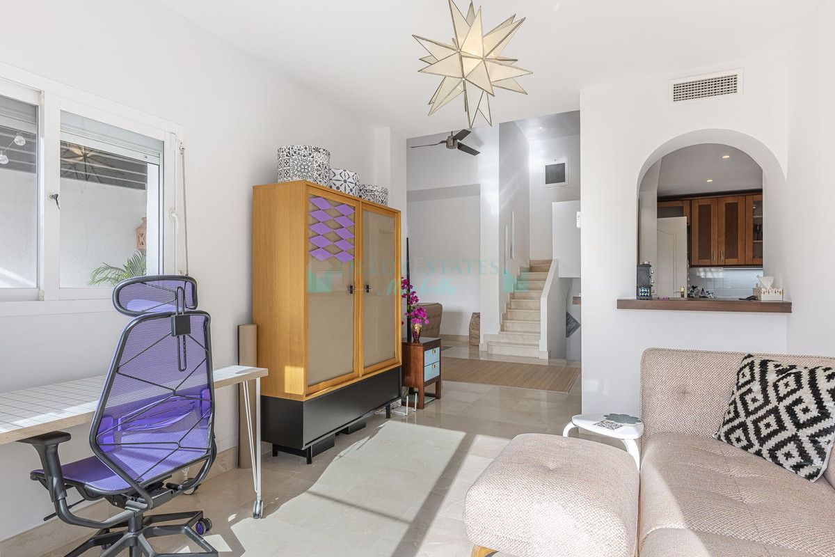 Town House for sale in Istan