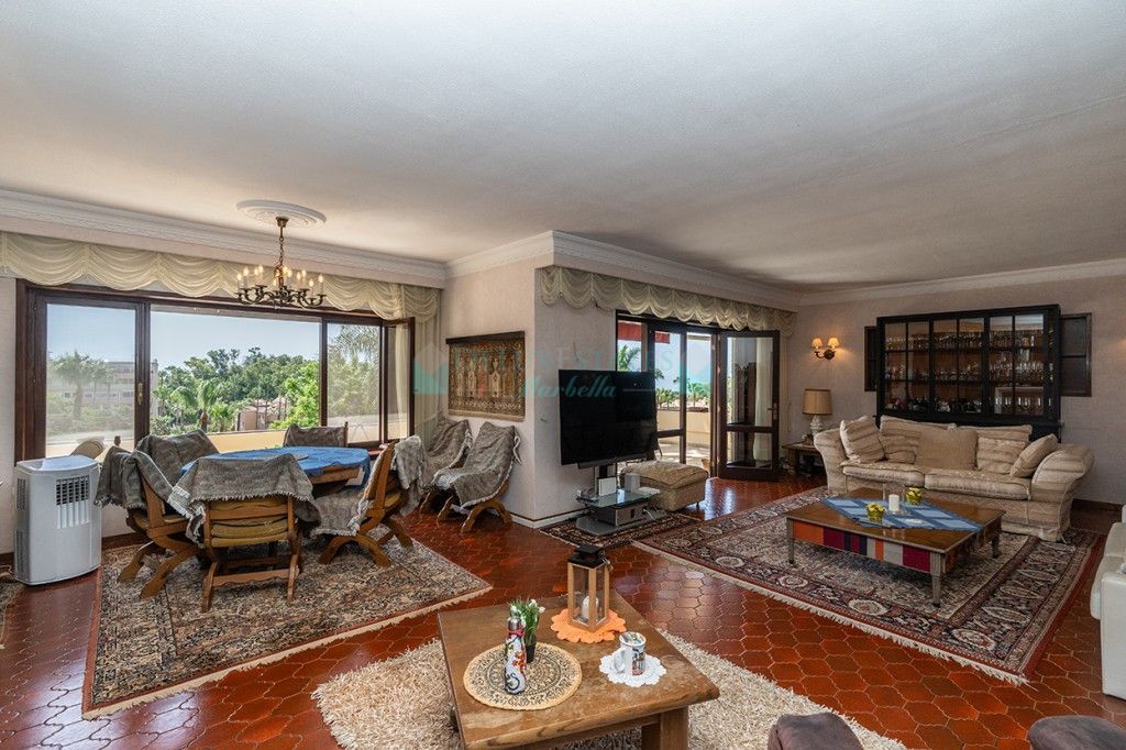 Villa for sale in Marbesa, Marbella East