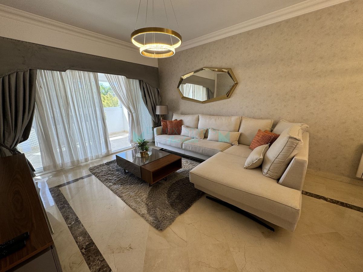 Penthouse for rent in Los Flamingos, Benahavis
