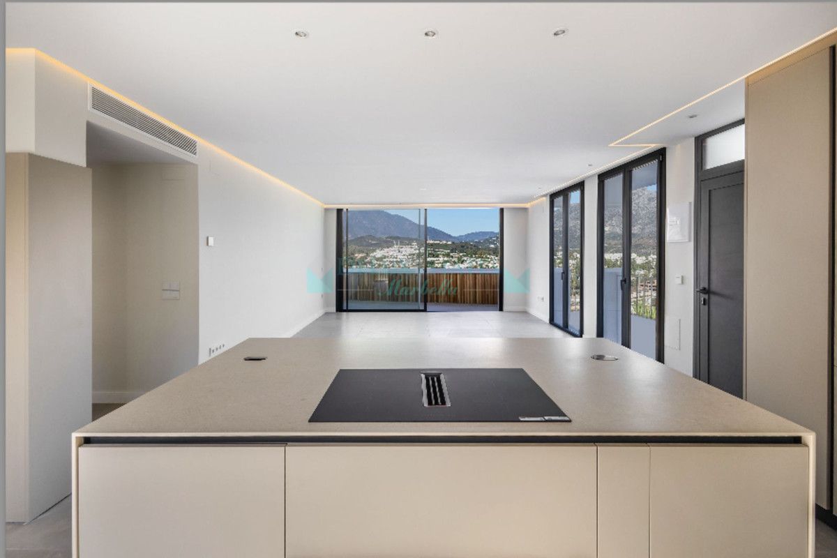 Penthouse for sale in Nueva Andalucia