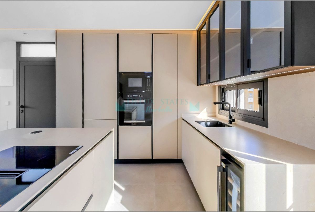 Penthouse for sale in Nueva Andalucia