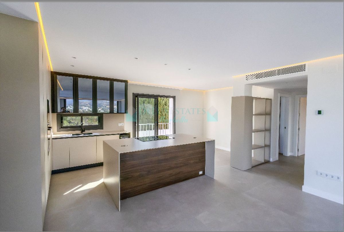 Penthouse for sale in Nueva Andalucia