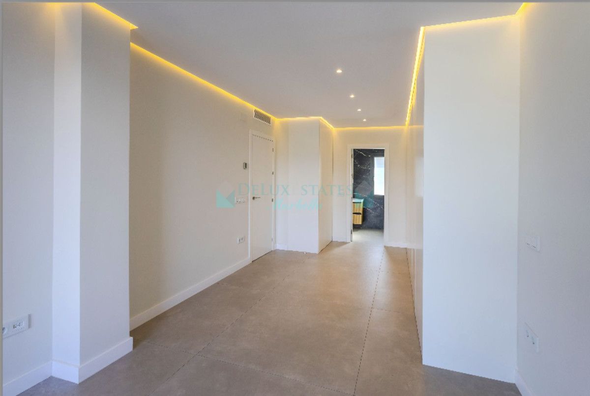 Penthouse for sale in Nueva Andalucia