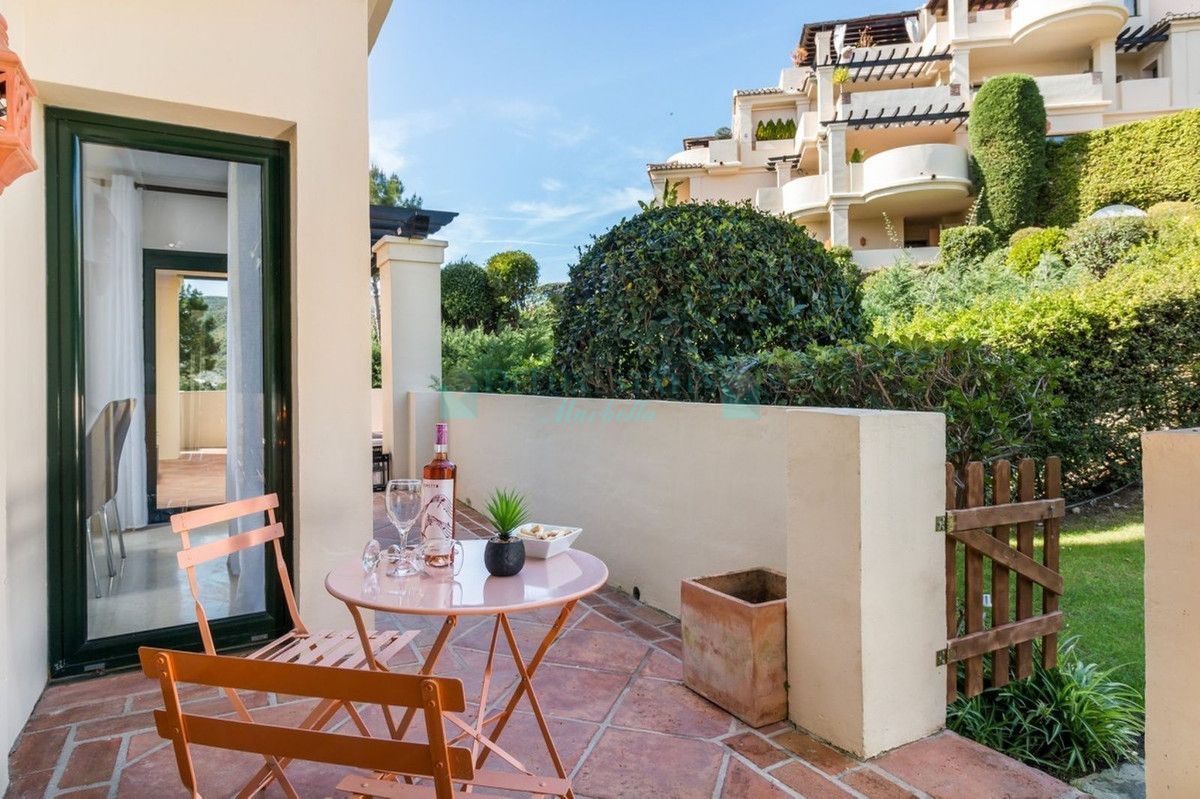 Ground Floor Apartment for sale in Benahavis