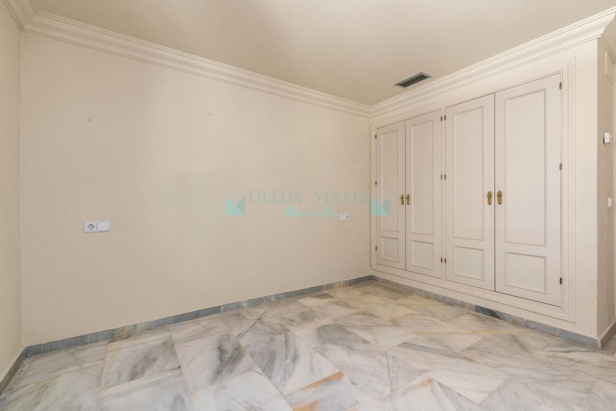 Apartment for rent in Nueva Andalucia