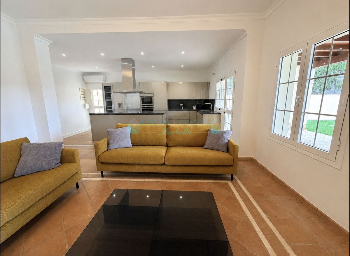 Villa for rent in El Paraiso, Estepona