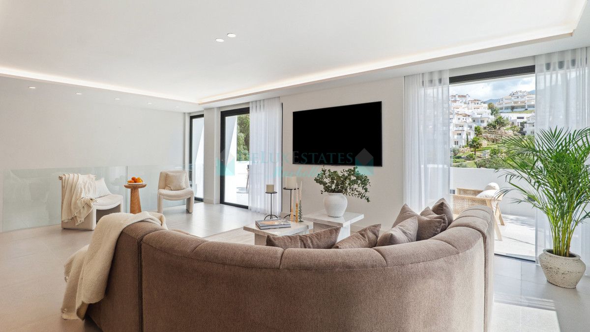 Villa for sale in Nueva Andalucia