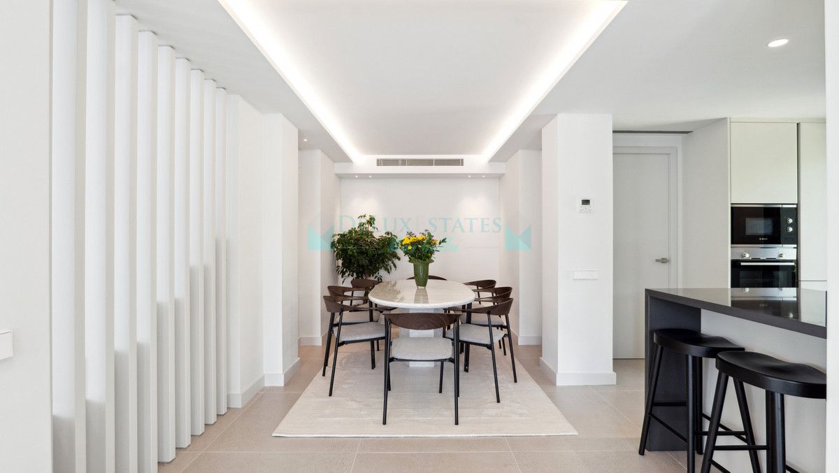 Villa for sale in Nueva Andalucia