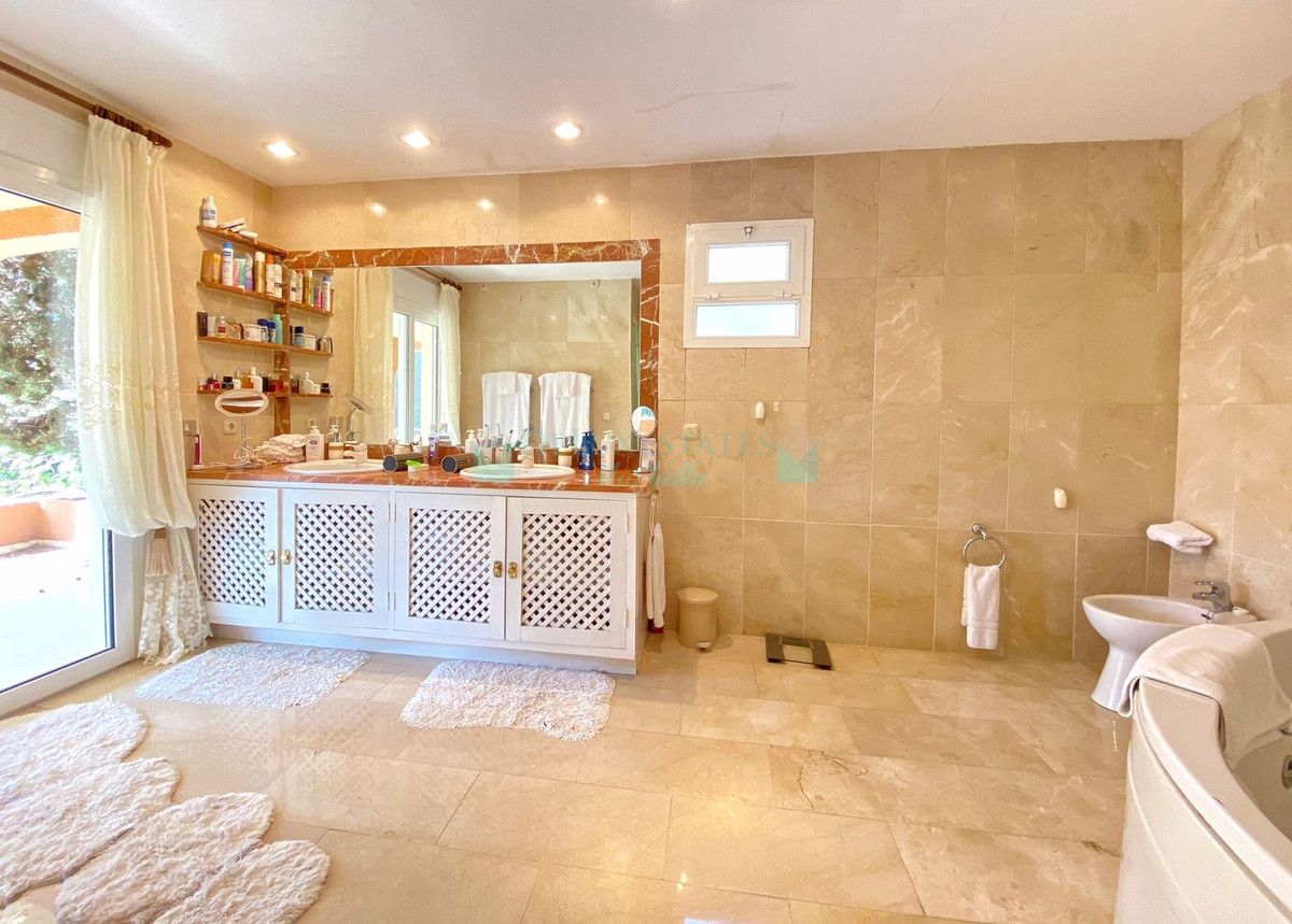 Villa for sale in Nagüeles, Marbella Golden Mile