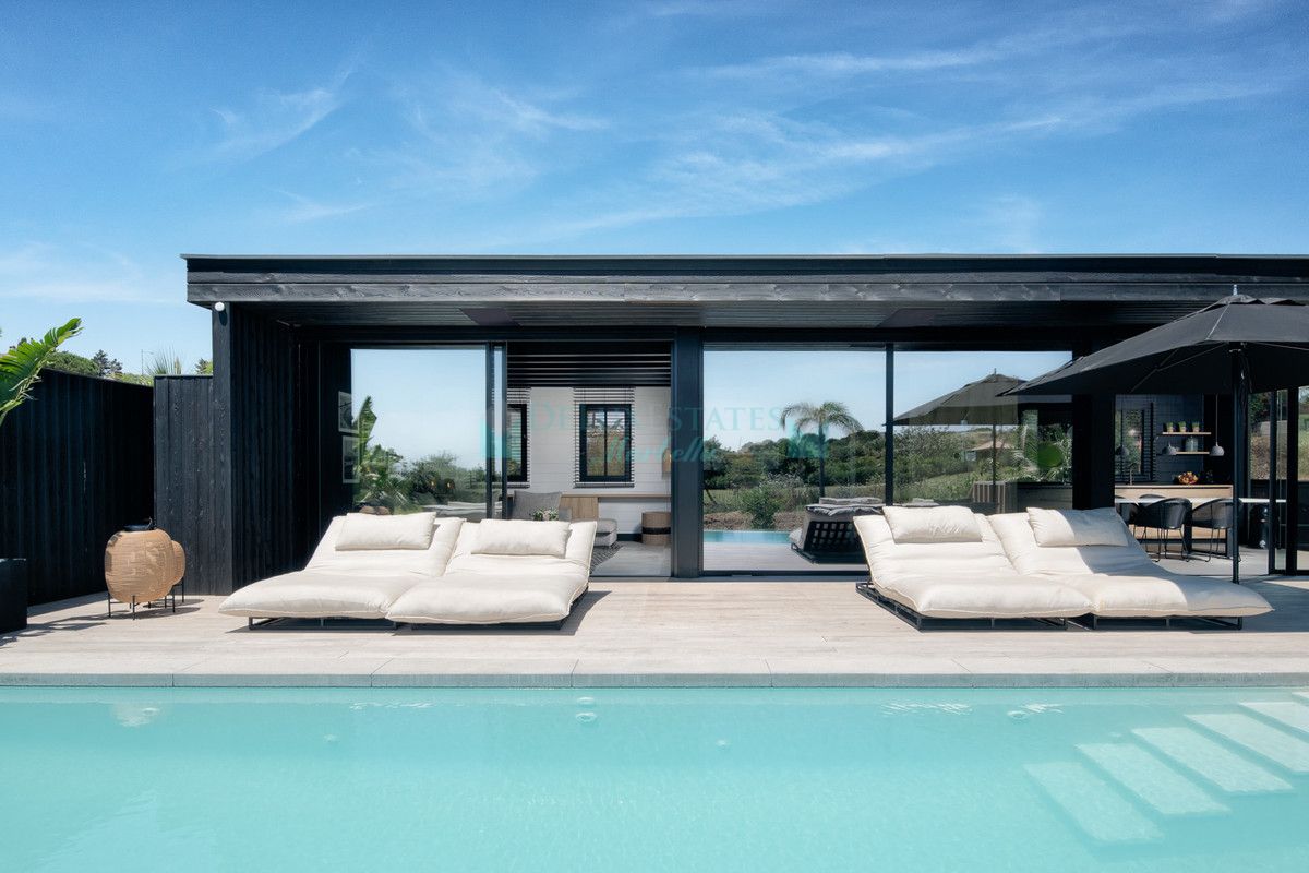 Villa for sale in Valle Romano, Estepona