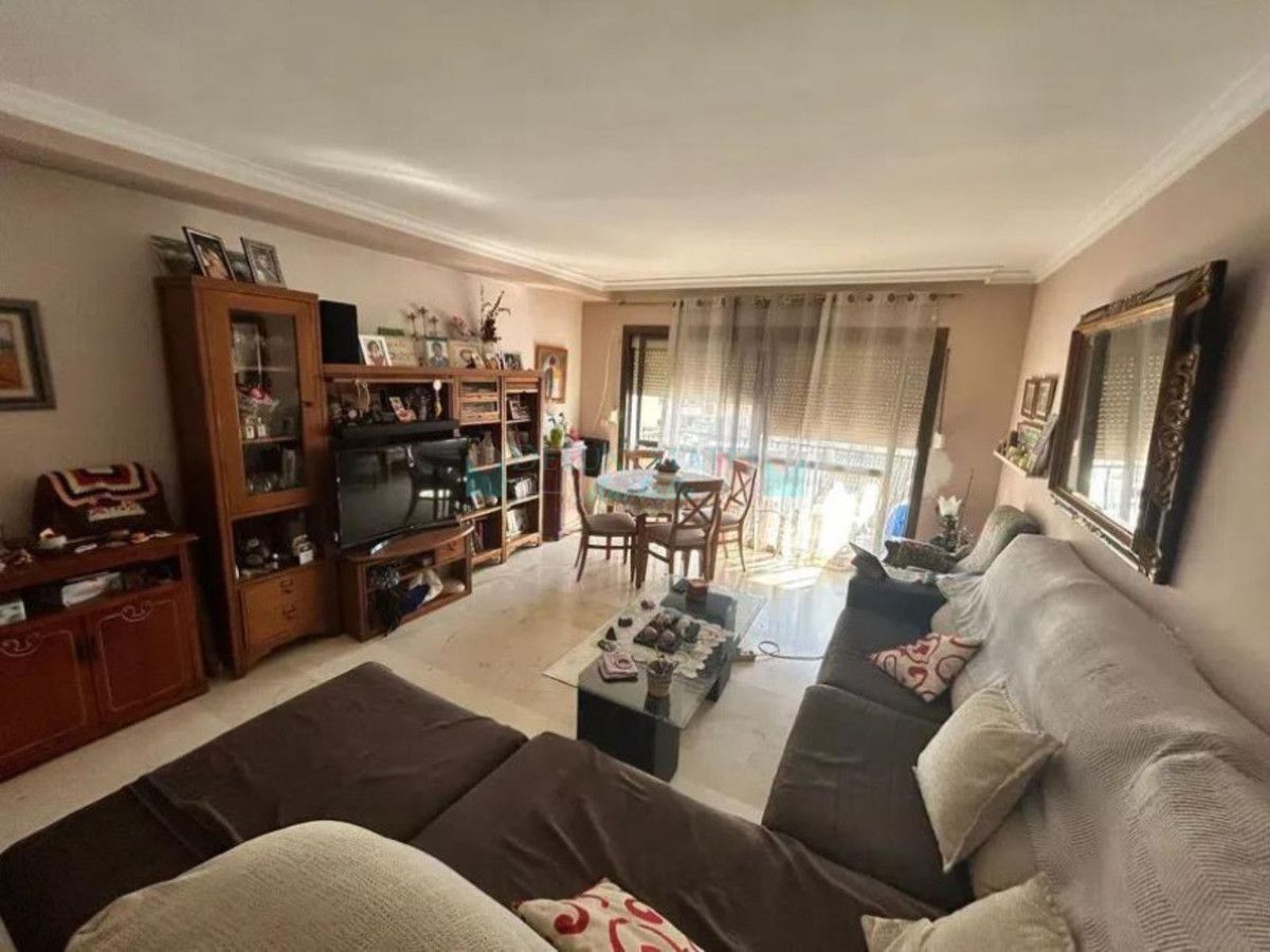 Penthouse for sale in Estepona