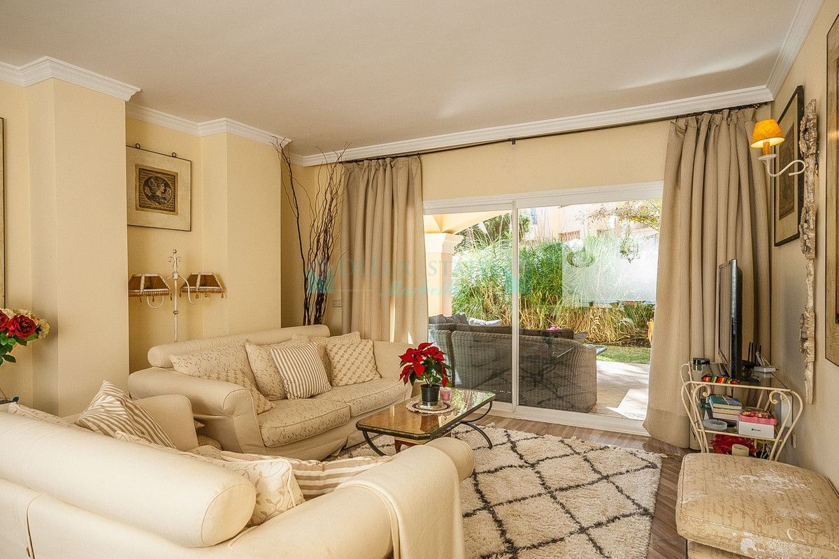 Apartamento Planta Baja en venta en Elviria, Marbella Este