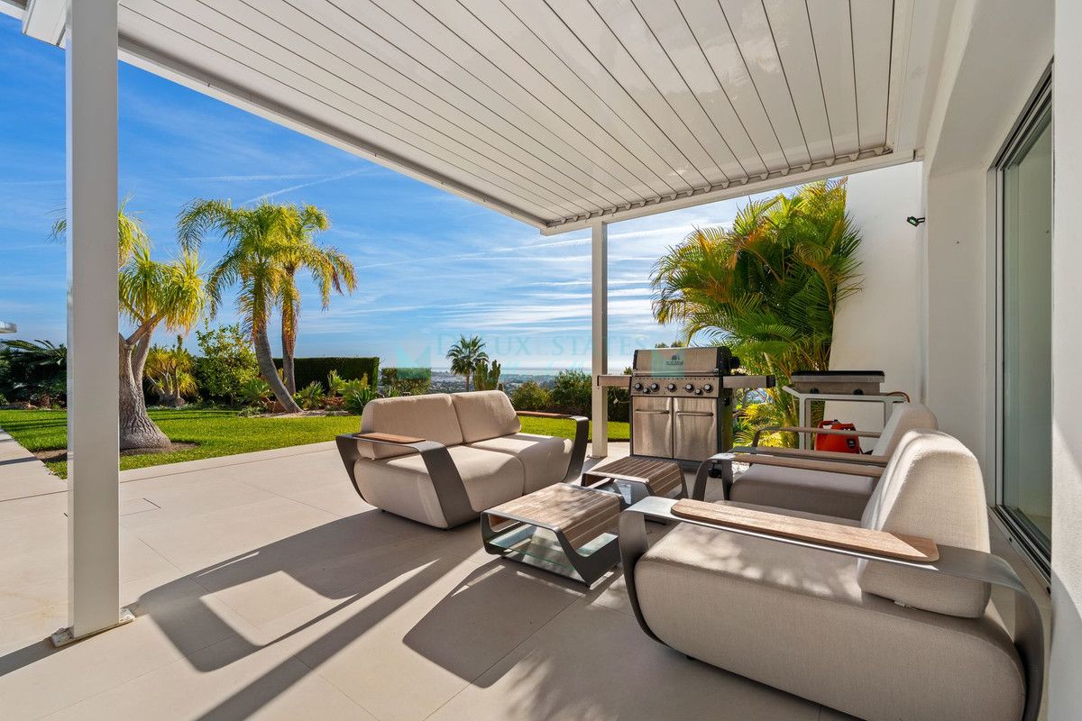 Villa for sale in Benahavis