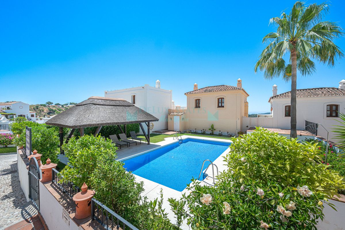 Town House for sale in Benahavis