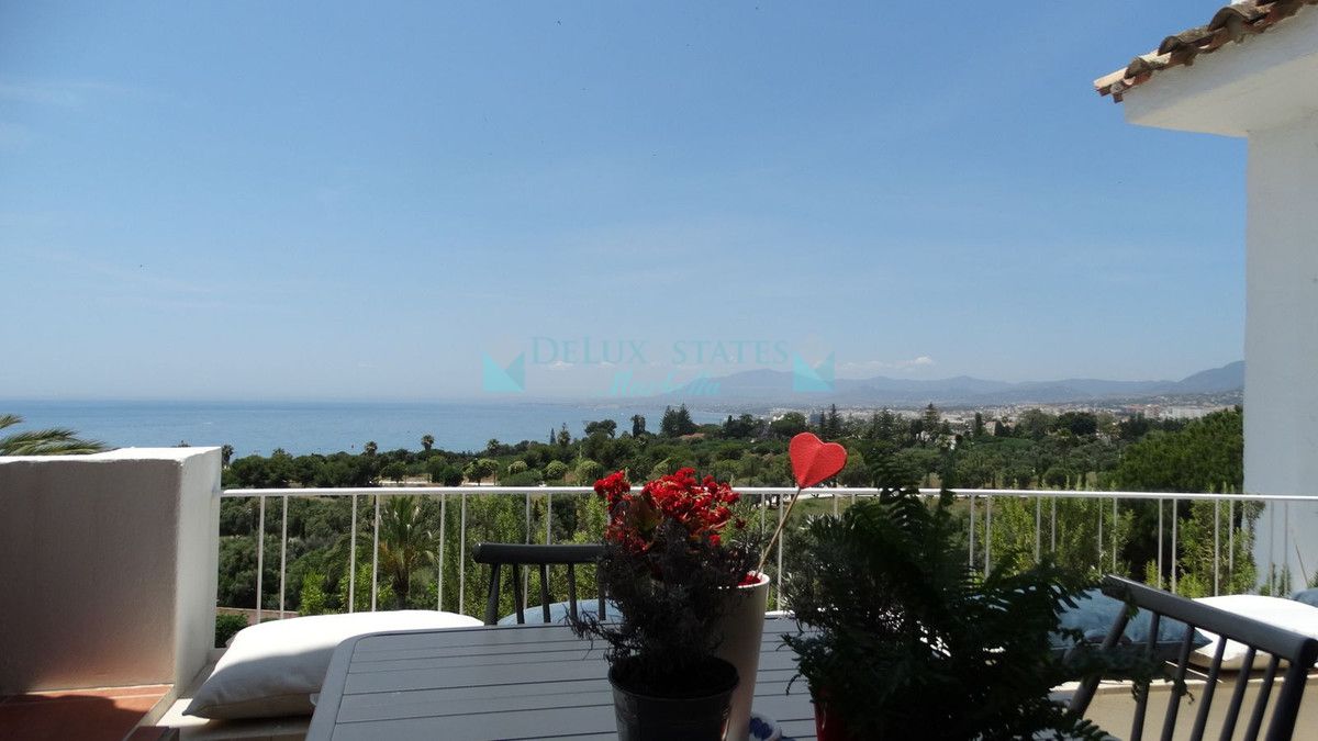 Penthouse for sale in Rio Real, Marbella East