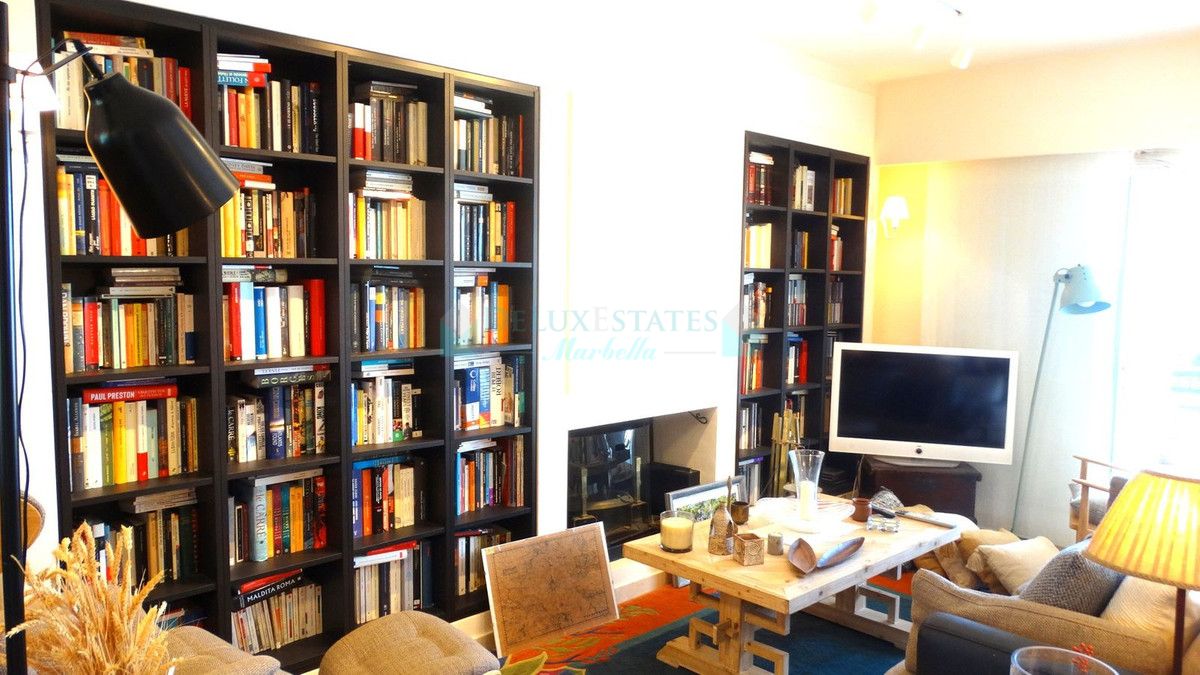 Penthouse for sale in Rio Real, Marbella East