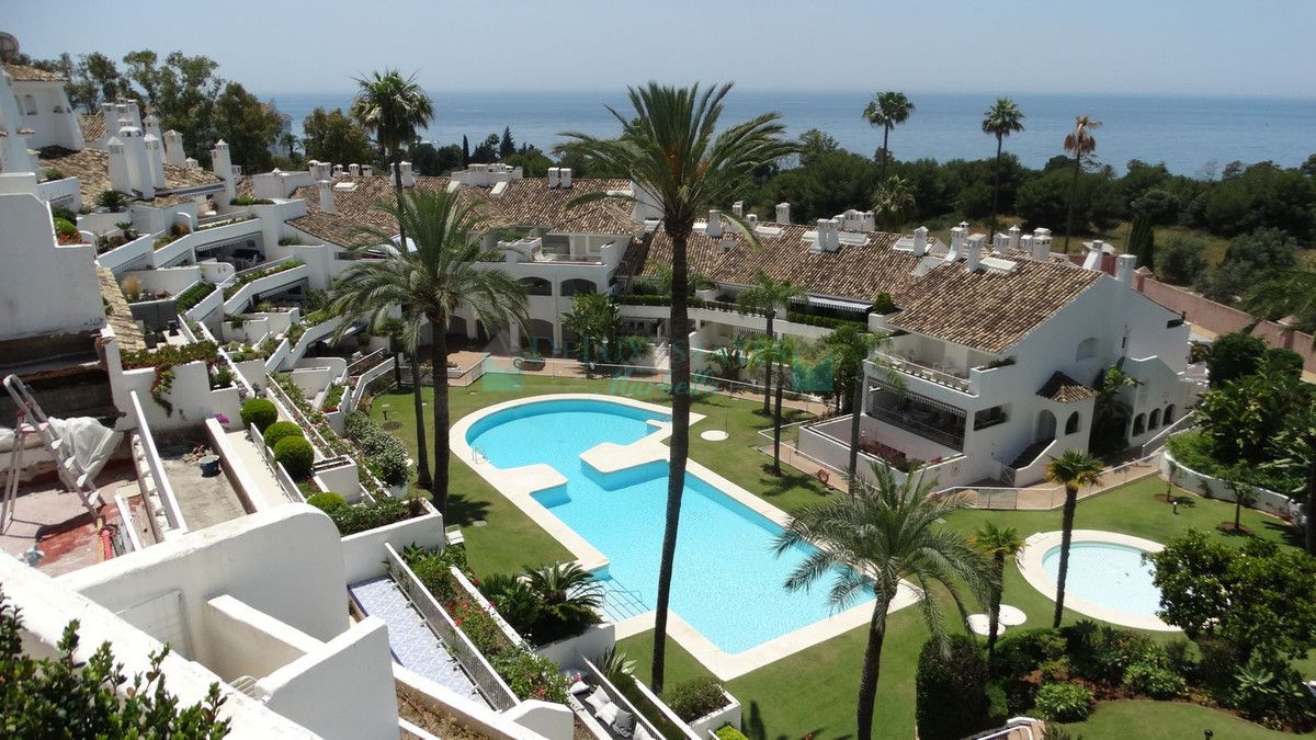 Penthouse for sale in Rio Real, Marbella East
