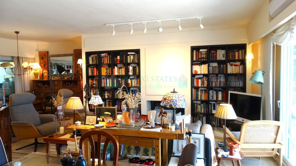 Penthouse for sale in Rio Real, Marbella East