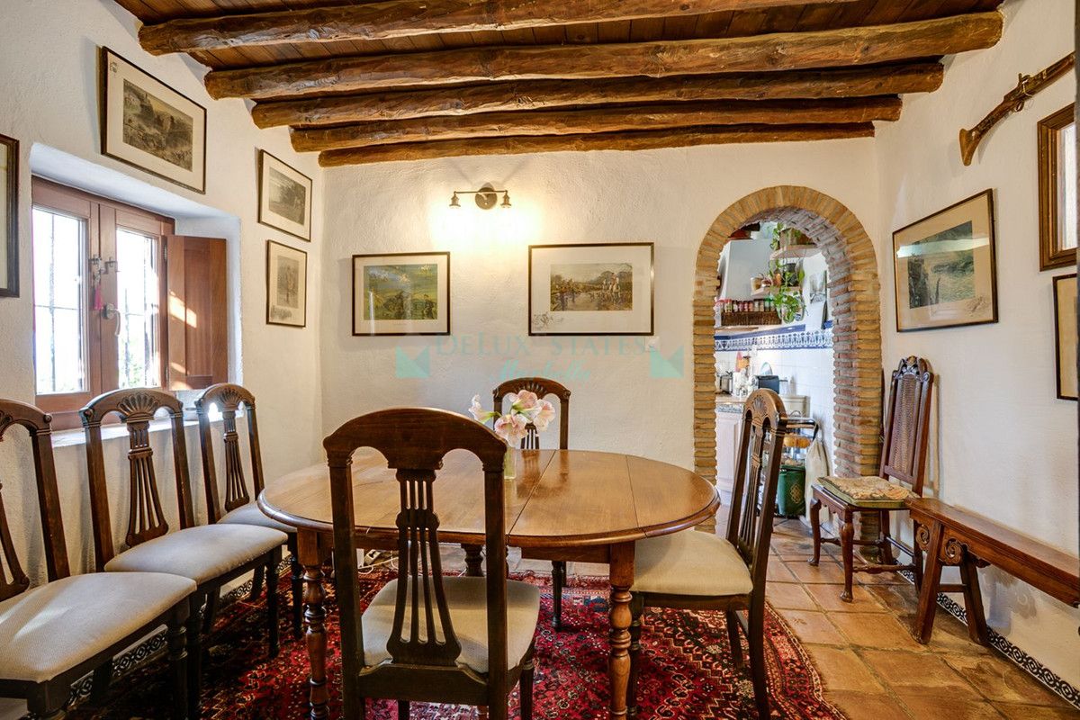 Villa for sale in Estepona