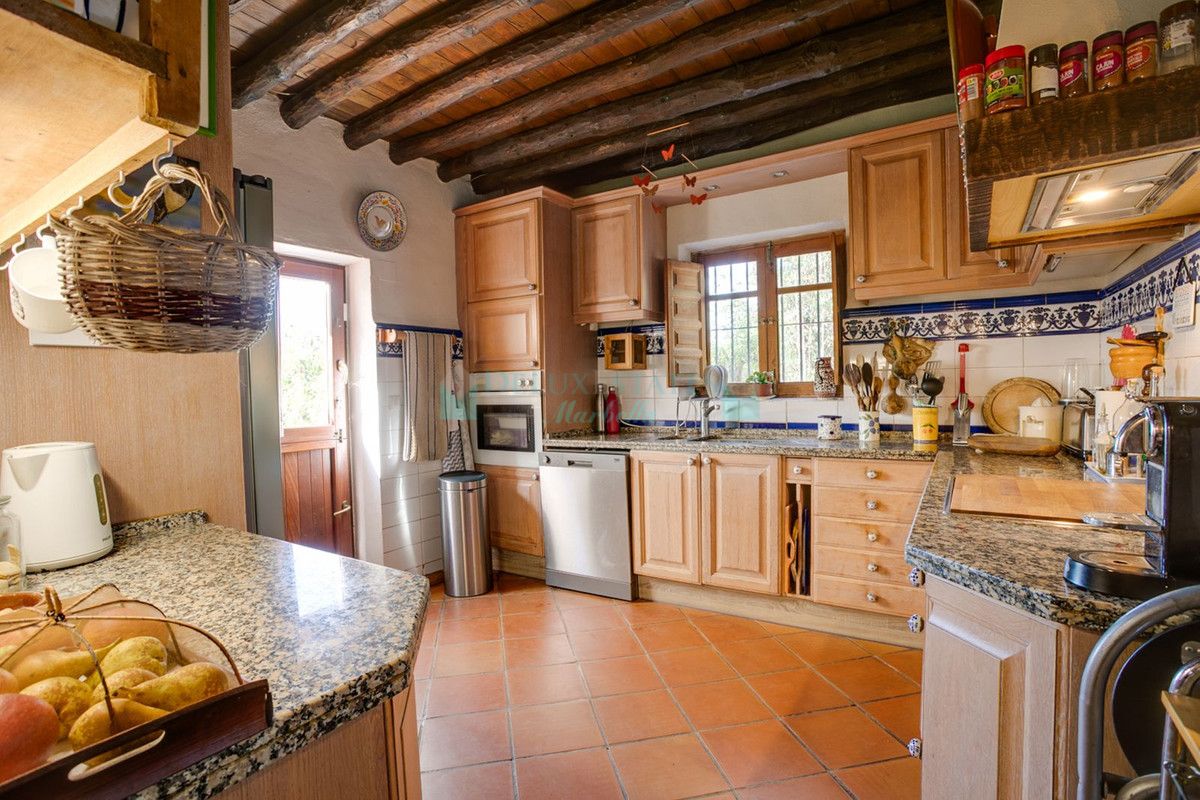 Villa for sale in Estepona