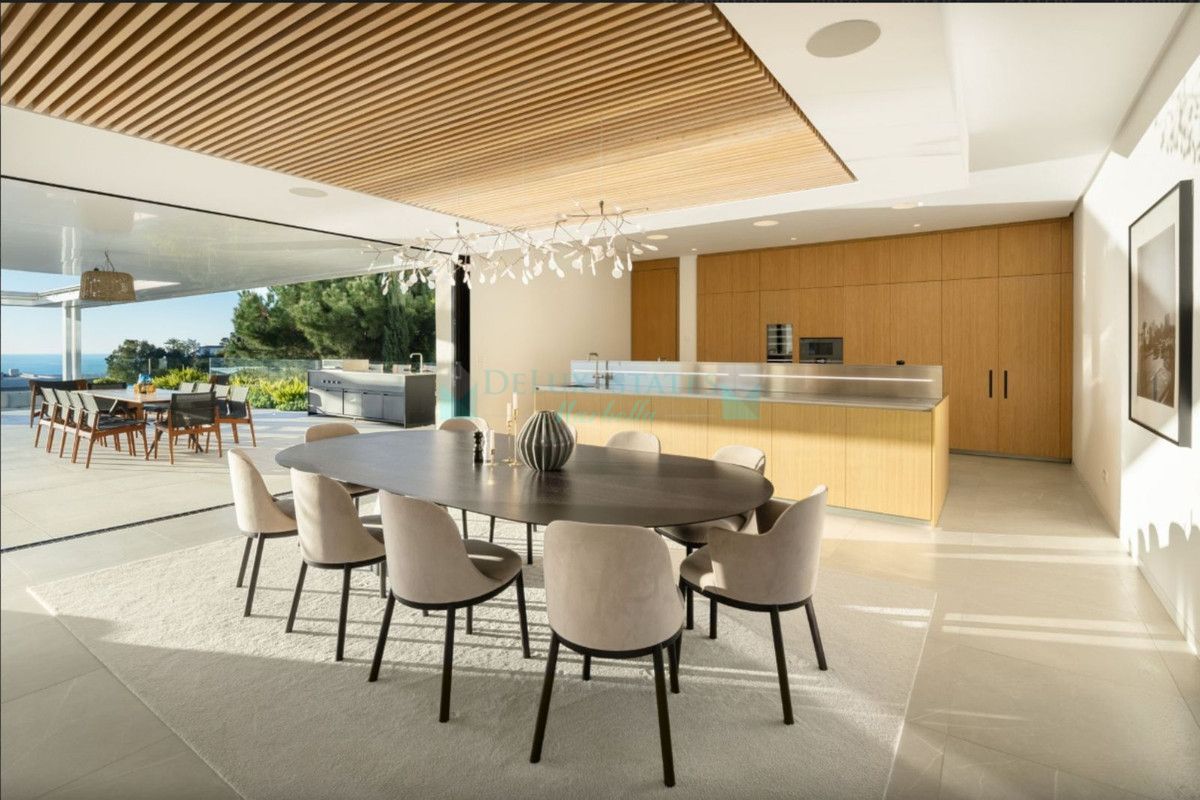 Villa for sale in Benahavis