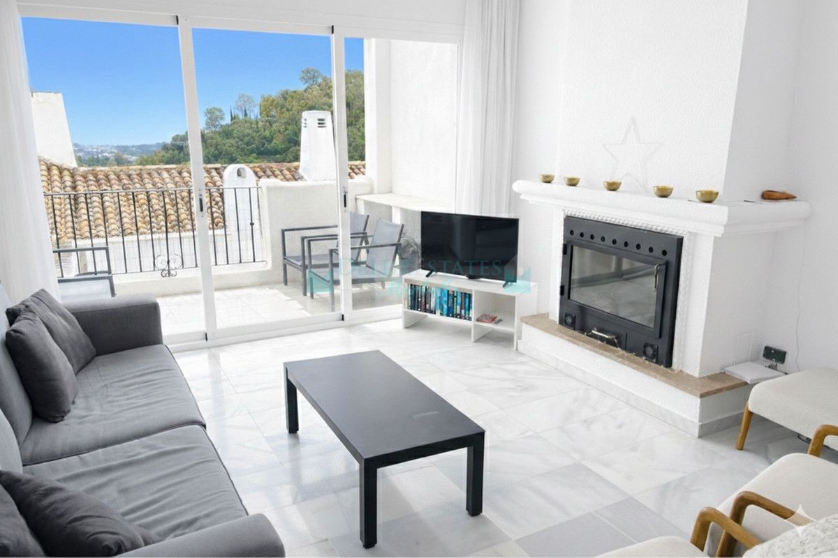 Apartamento en venta en El Almendro, Benahavis