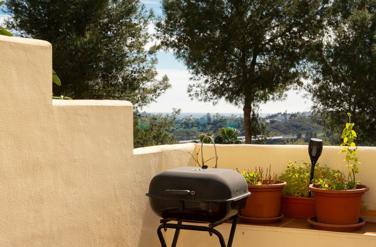 Ground Floor Apartment for sale in Benahavis