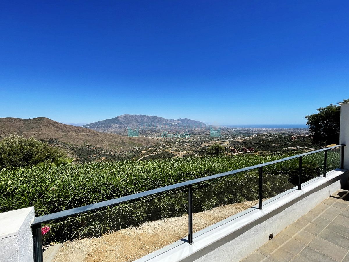 Villa Pareada en venta en La Mairena, Marbella Este