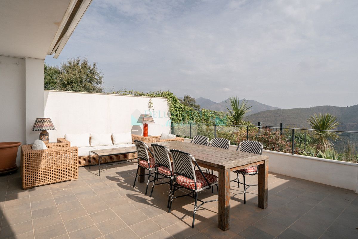 Villa Pareada en venta en La Mairena, Marbella Este
