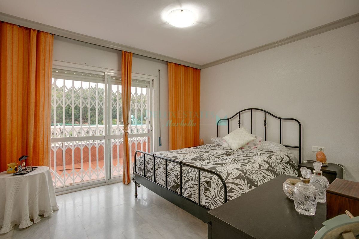 Town House for sale in Estepona